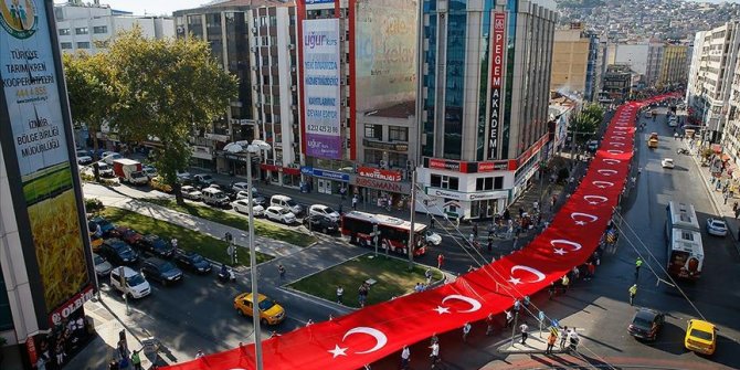 İzmir'in düşman işgalinden kurtuluşunun 98. yıl dönümünü kutlanıyor