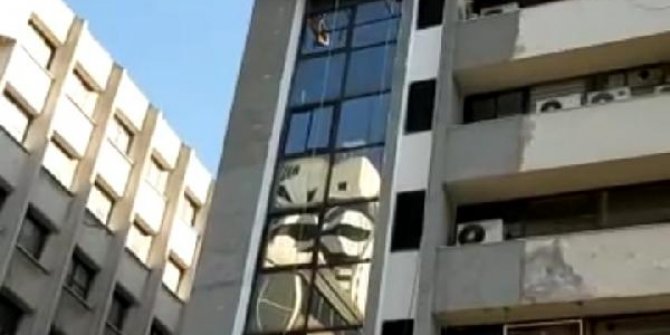 Halat koptu, baba ve oğlu son anda kurtuldu