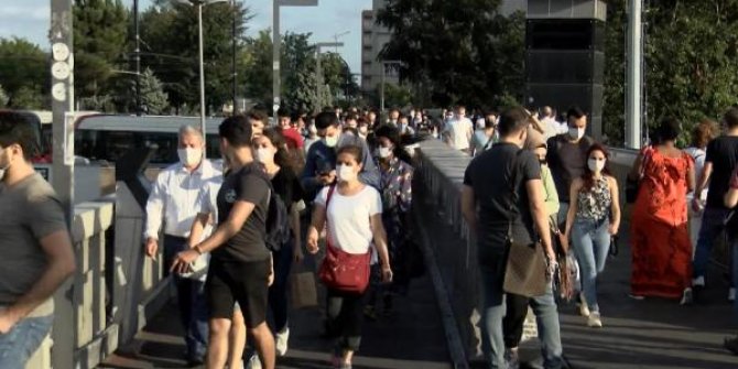 Cevizlibağ metrobüslerde iş çıkışı yoğunluk