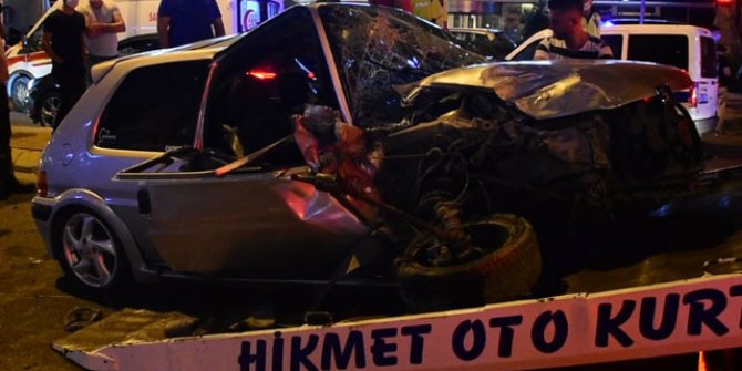 Demir yığınına dönen otomobilden yara almadan çıktı