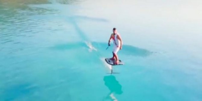 Kenan Sofuoğlu Salda Gölü'nde fliteboard yaptı