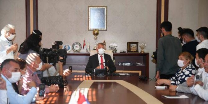 Adana Büyükşehir Belediyesi Meclisi'nde yumruklu kavga; belediye başkanı darbedildi