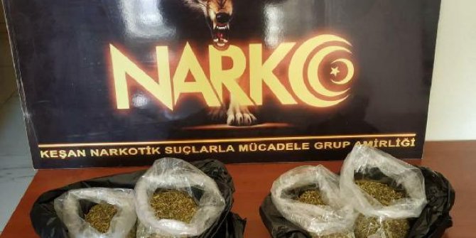Ağaçların altına bırakılan poşetlerde 354 gram bonzai ele geçirildi