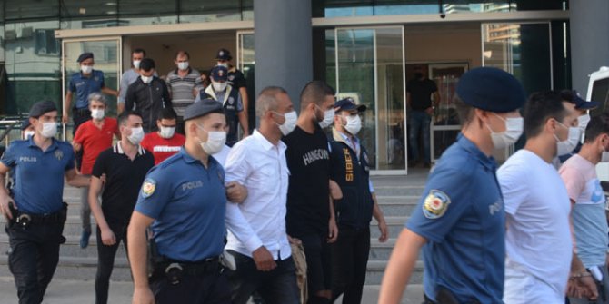 Önce dolandırdılar sonra haraca bağladılar
