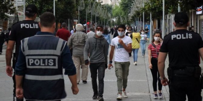 Sakarya’da maske takmayanlara örnek ceza