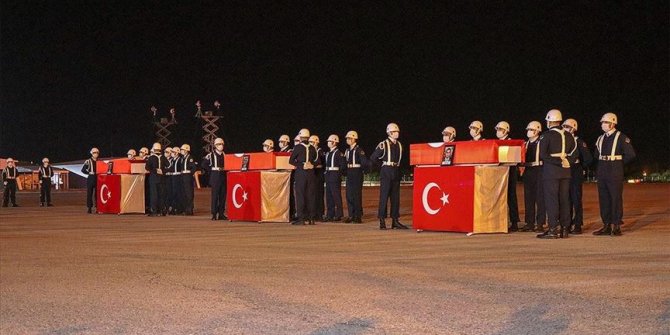 Van'da şehit askerler için tören düzenlendi