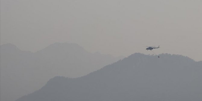 Adana'daki orman yangınına havadan müdahale tekrar başladı