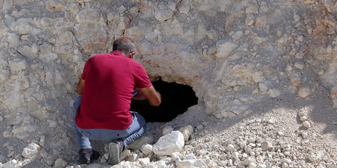 Van'da yol çalışmasında Urartular dönemine ait 2 kaya mezarı bulundu
