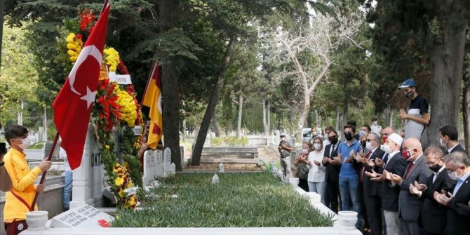 Metin Oktay kabri başında anıldı