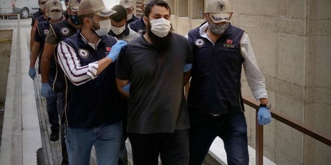 Bursa ve Mersin'deki DEAŞ operasyonunda yakalanan 5 zanlı adliyeye sevk edildi