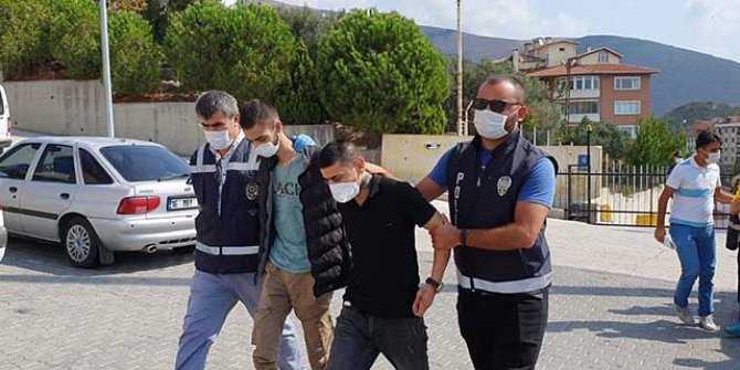 Fuhuş pazarlığıyla otel odasında tuzağa düşürüp, gasbettiler