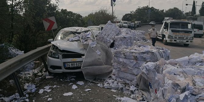 Freni boşalan kamyonu park halindeki araçların üzerine sürdü, 9 araç hasar gördü