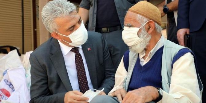 Erzincan Valisi sokağa indi, 65 yaş ve üzeri vatandaşları uyardı