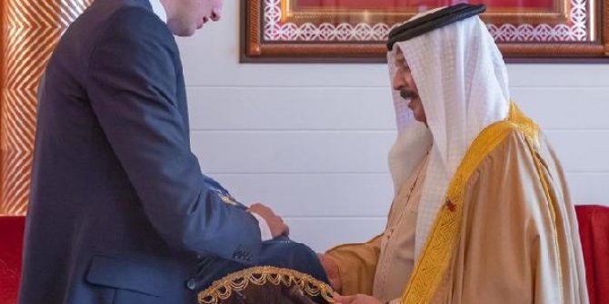 Trump'ın damadı İsrail'e yanaşan Bahreyn Kralı'na Tevrat hediye etti
