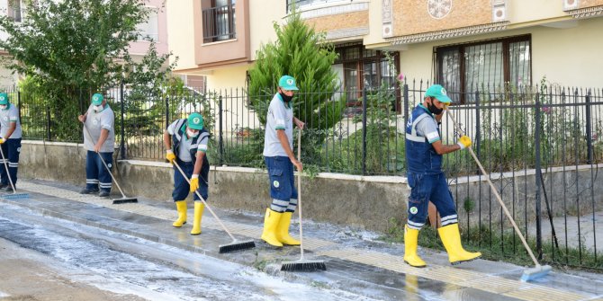 Sabunlu su ile yıkanıyor