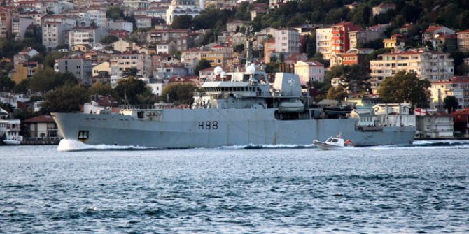 İngiliz araştırma gemisi İstanbul Boğazı'ndan geçti