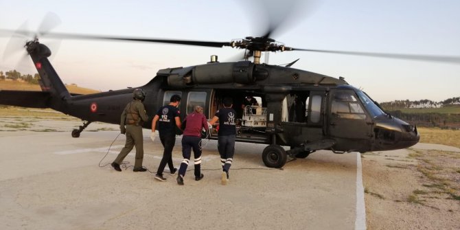 Solunum sıkıntısı olan yeni doğan bebeğe askeri helikopterle sevk