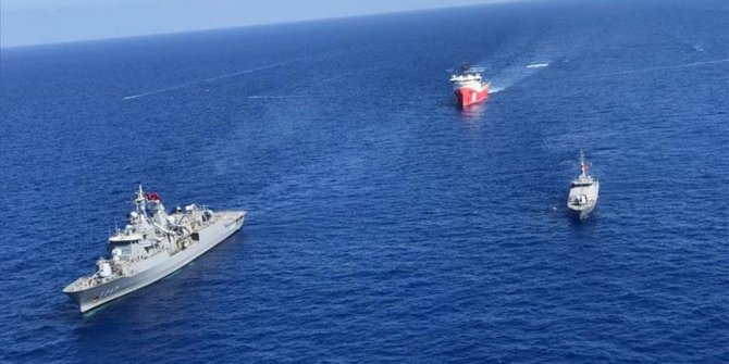 MSB: Denizlerde araştırma yapan gemilere koruma ve refakat görevi devam ediyor