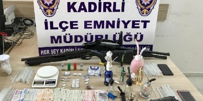 Kadirli'de uyuşturucu satıcılarına operasyon: 5 gözaltı