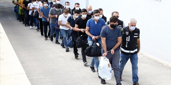 Adana merkezli 15 ildeki FETÖ operasyonunda gözaltına alınan 6 zanlı tutuklandı