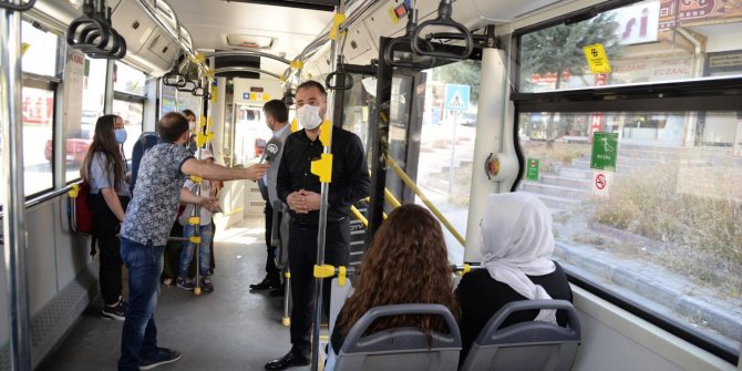 Başkan Çetin uyarısını otobüste yaptı