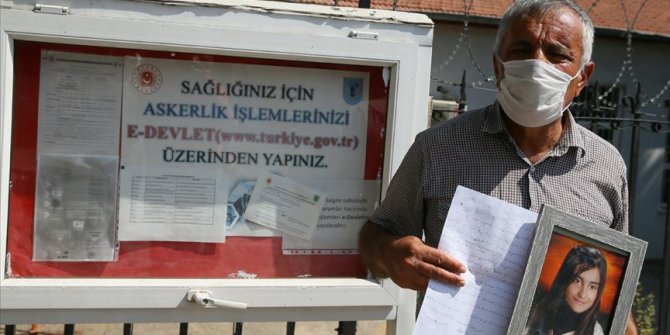 İzmir'de evlat nöbeti tutan baba, asker olmak için dilekçe verdi