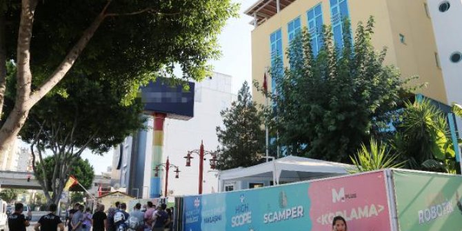 Özel okulun kapanacağını öğrenen veliler, isyan etti