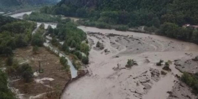 Yunanistan'ı Ianos kasırgası vurdu:  2 ölü, 1 kayıp