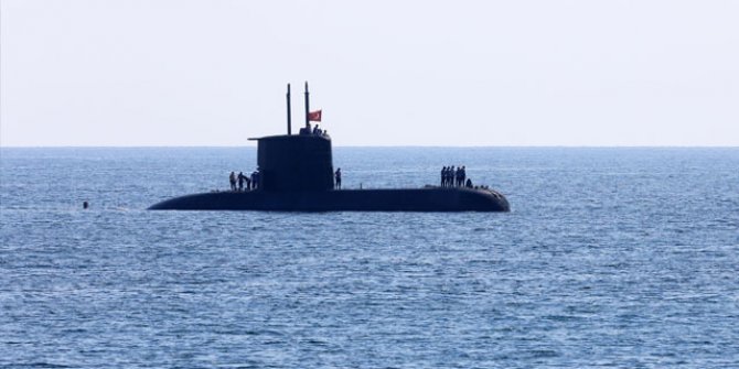 Antalya açıklarındaki denizaltı ilgiyle izlendi 
