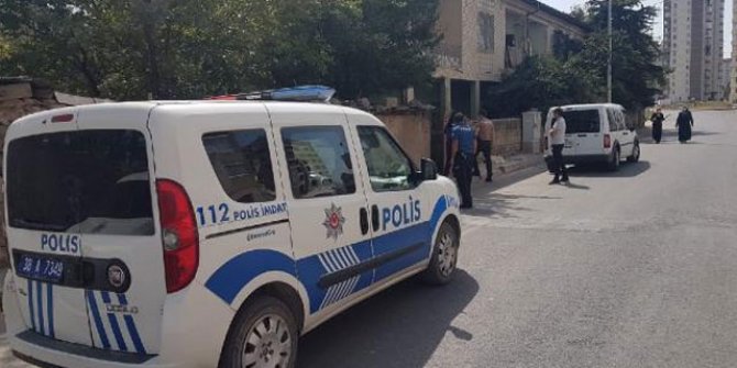 Boşanma davası açan 5 aylık hamile eşini, karnından bıçakladı