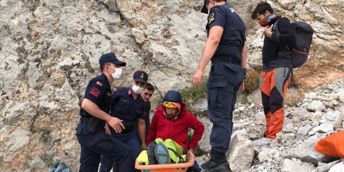 Demirkazık Dağı'nda ayak bileği kırılan Ukraynalı dağcı kurtarıldı