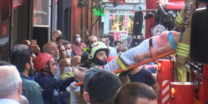 Beyoğlu'nda çatıdan düşen kadın ağır yaralandı