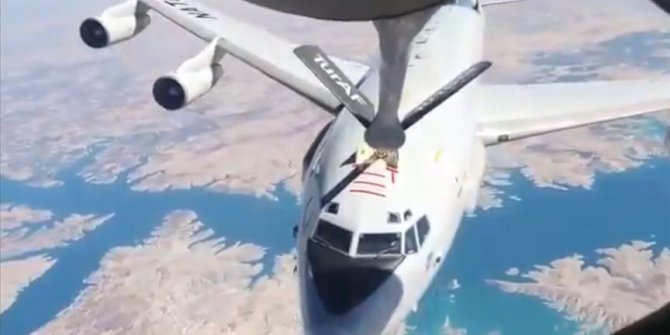 Türk Hava Kuvvetleri NATO'ya ait uçağa havada yakıt ikmali yaptı