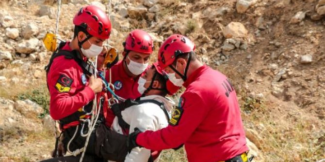Kış sporları merkezinde JAK timinden nefes kesen tatbikat