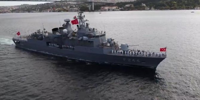 Barbaros Fırkateyni Barbaros Hayrettin Paşa Türbesi'ni selamladı