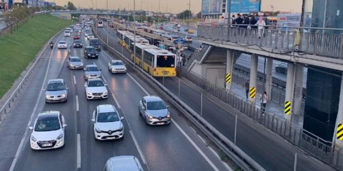 Kademeli mesaiye rağmen ilk iş gününde trafik yoğunluğu değişmedi