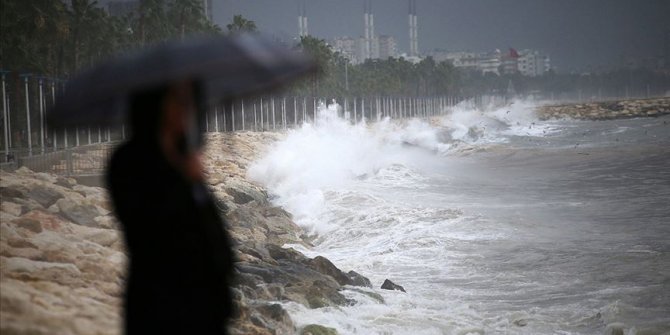Meteorolojiden kuvvetli rüzgar ve fırtına uyarısı