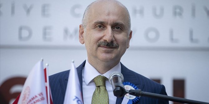 Ulaştırma ve Altyapı Bakanı Karaismailoğlu: Öğrencilerimize ücretsiz internet paketlerini vermeye devam edeceğiz
