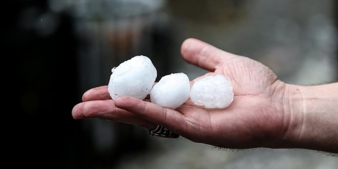 İstanbul'da yağış ve dolu akşama kadar etkili olacak