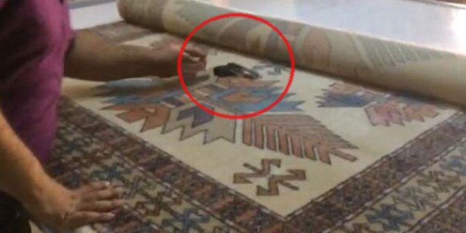 Yıkamaya verilen halıların içinden altın da çıkıyor silah da