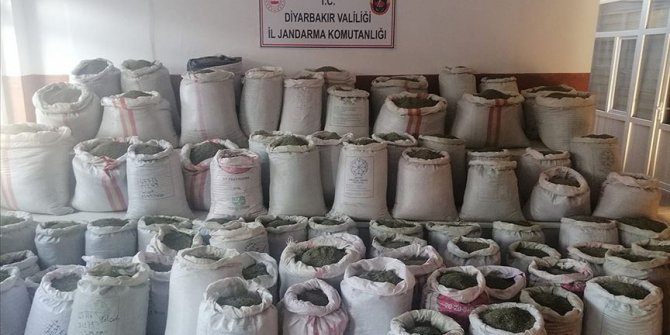 Diyarbakır'da 4 ton 57 kilogram esrar ve 236 bin 500 kök kenevir ele geçirildi