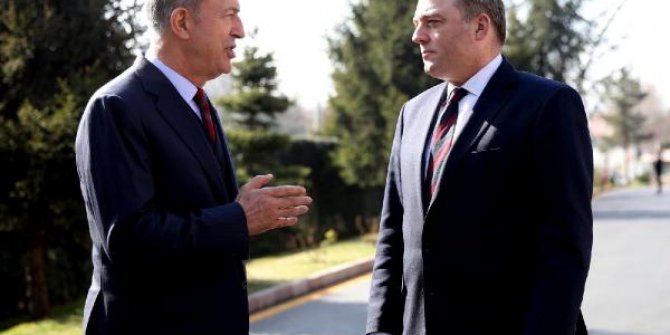 Bakan Akar, İngiliz mevkidaşı ile telefonda görüştü