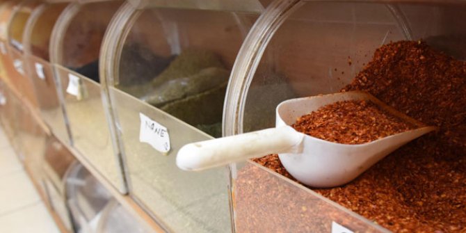Kapalı poşete giren baharata hile karışıyor