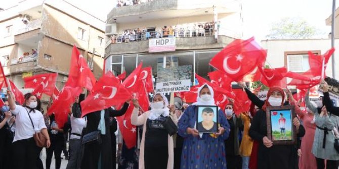 Şırnak'ta, HDP'liler çocukları PKK tarafından kaçırılan ailelerin eylemini engellemeye çalıştı