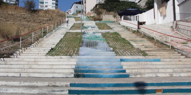 200 basamaklı merdivende molalı çıkış