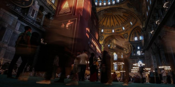 Ayasofya-i Kebir Camii'ni 1,5 milyonun üzerinde kişi ziyaret etti