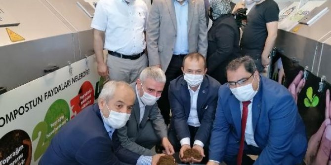 Semt pazarlarındaki sebze ve meyve atıkları, gübreye dönüşüyor