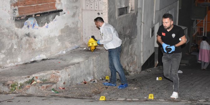 İzmir'de iki grup arasında silahlı bıçaklı - kavga: 3 yaralı