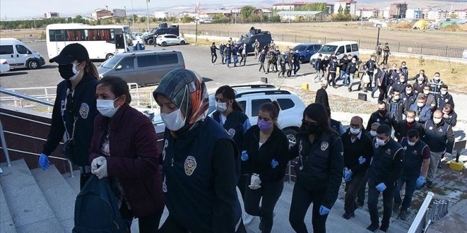 Kars merkezli operasyonda HDP'li belediye yöneticilerinin de aralarında bulunduğu 21 kişi adliyeye sevk edildi