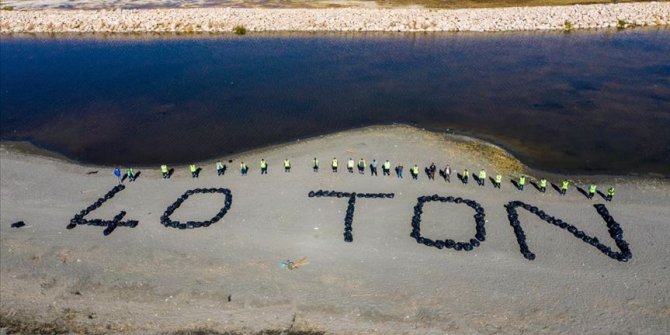 Van Gölü kıyıları ve Akköprü Deresi'nde 45 ton çöp toplandı